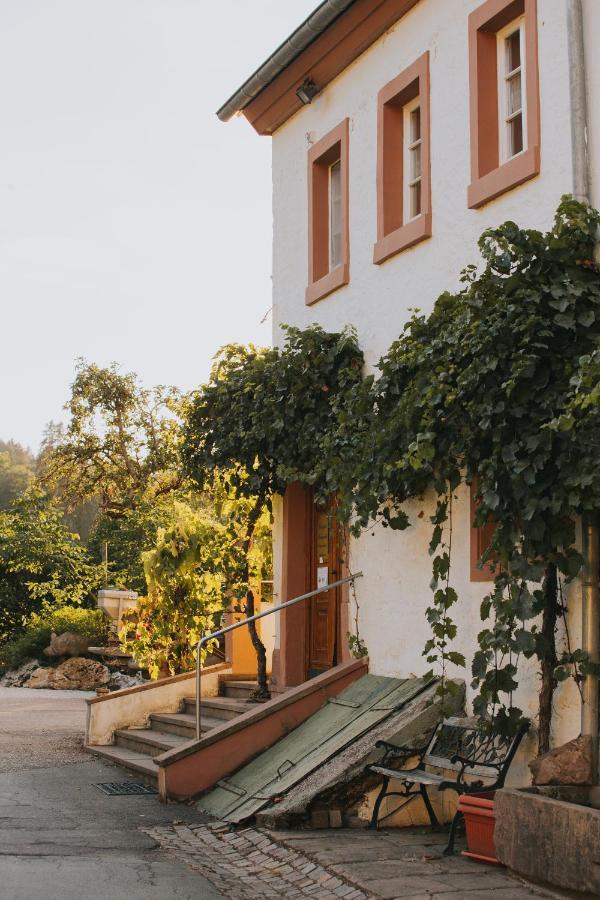Hotel Und Weingut Karlsmuehle Mertesdorf Exterior foto
