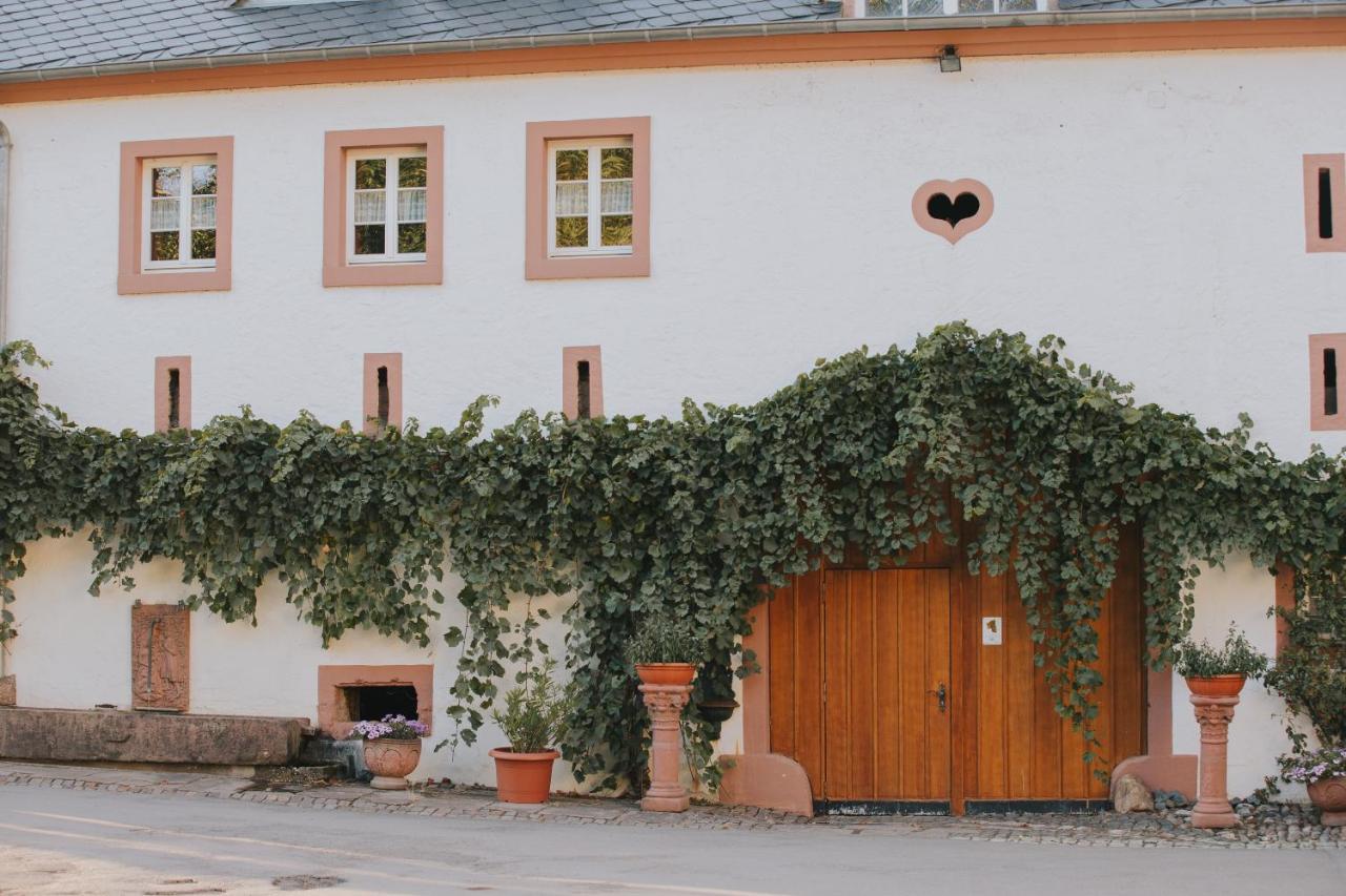 Hotel Und Weingut Karlsmuehle Mertesdorf Exterior foto